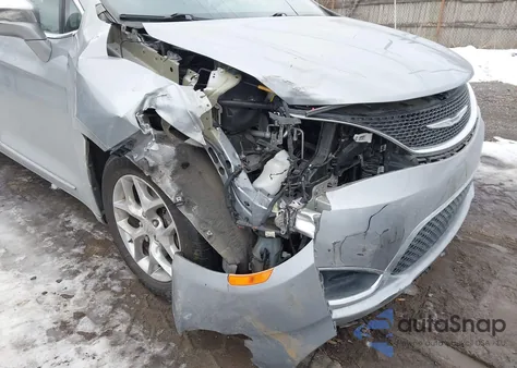 2019 Chrysler Pacifica Limited z USA, uszkodzony, nr VIN 2C4RC1GG4KR657710